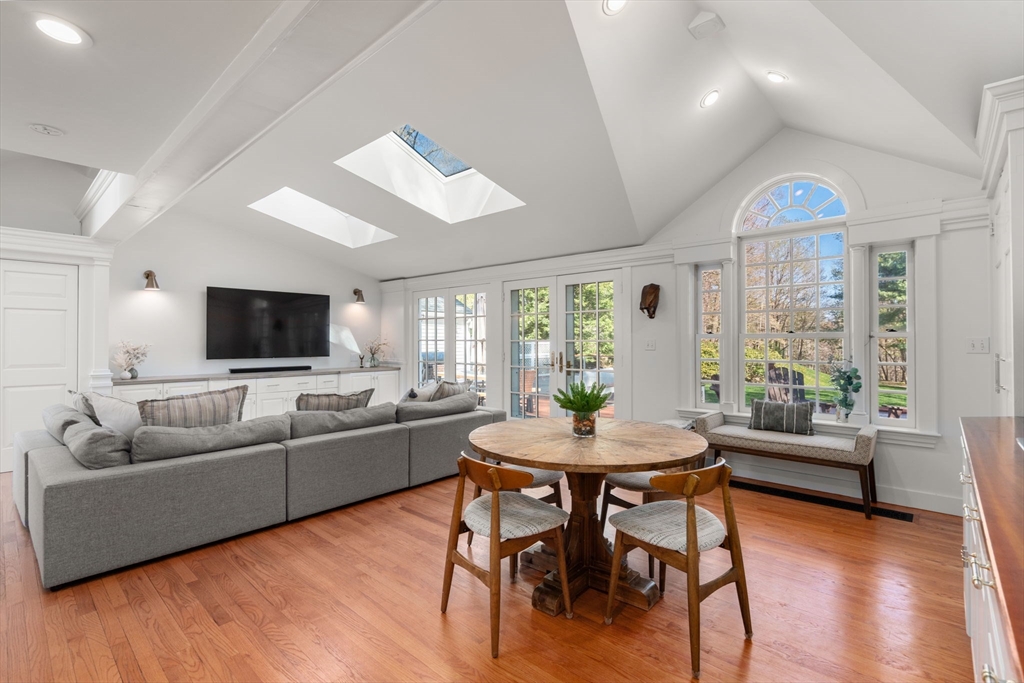 633 Boston Post Road Weston, MA 02493 - Photo 14 of 35