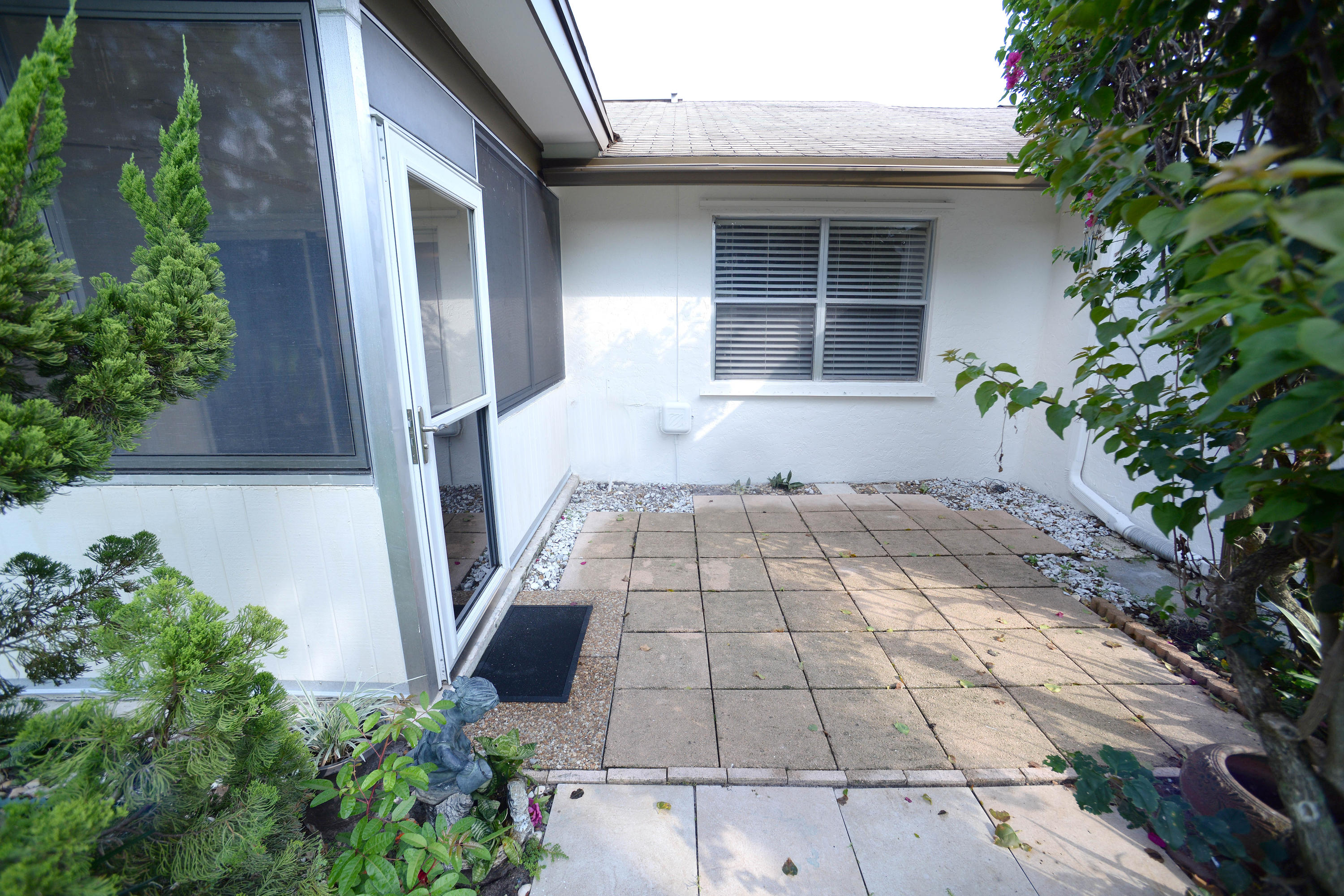 136 Doe Trail Jupiter, FL 33458 - Photo 13 of 16 136 Doe Trail patio