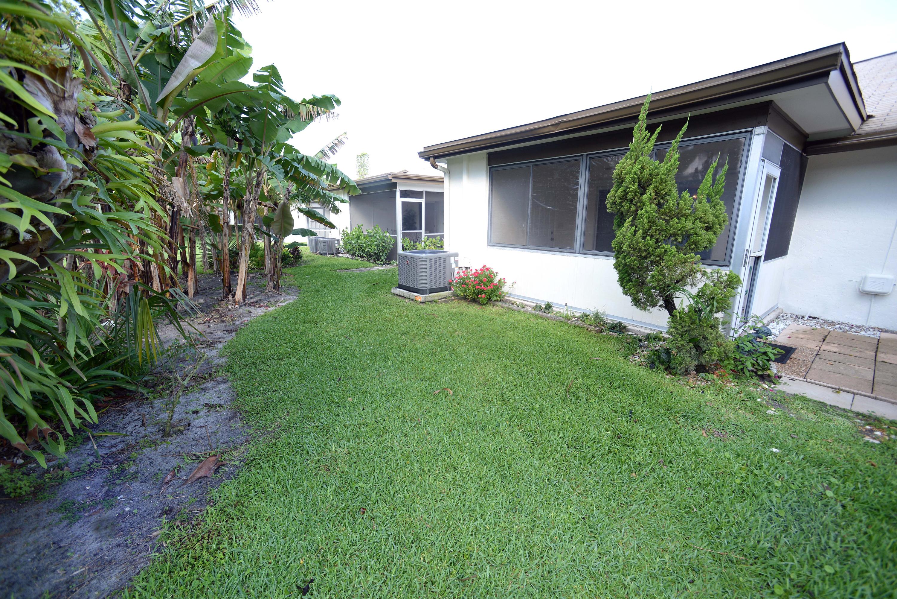 136 Doe Trail Jupiter, FL 33458 - Photo 14 of 16 136 Doe Trail backyard