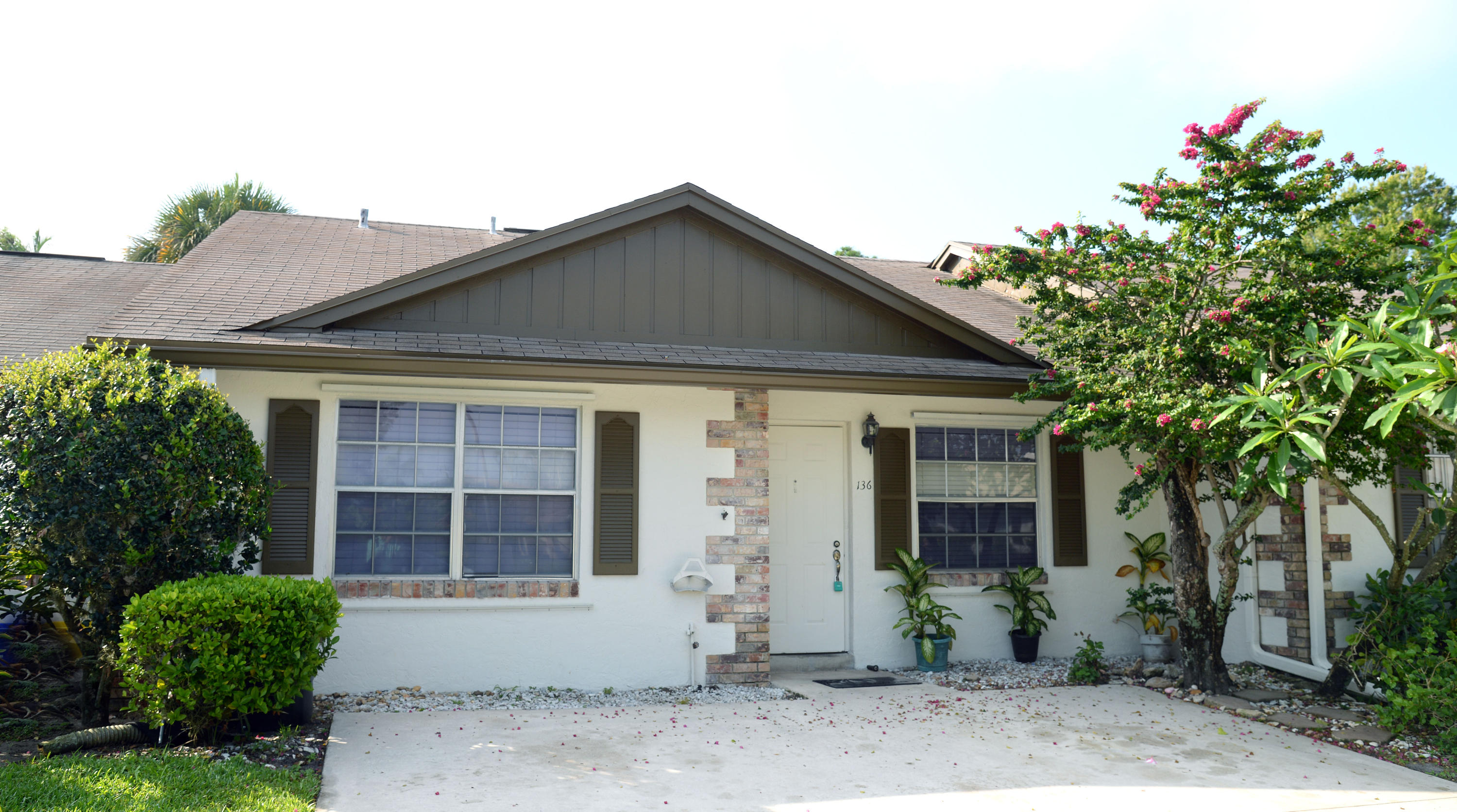 136 Doe Trail Jupiter, FL 33458 - Photo 2 of 16 136 Doe Trail w/2 parking spaces