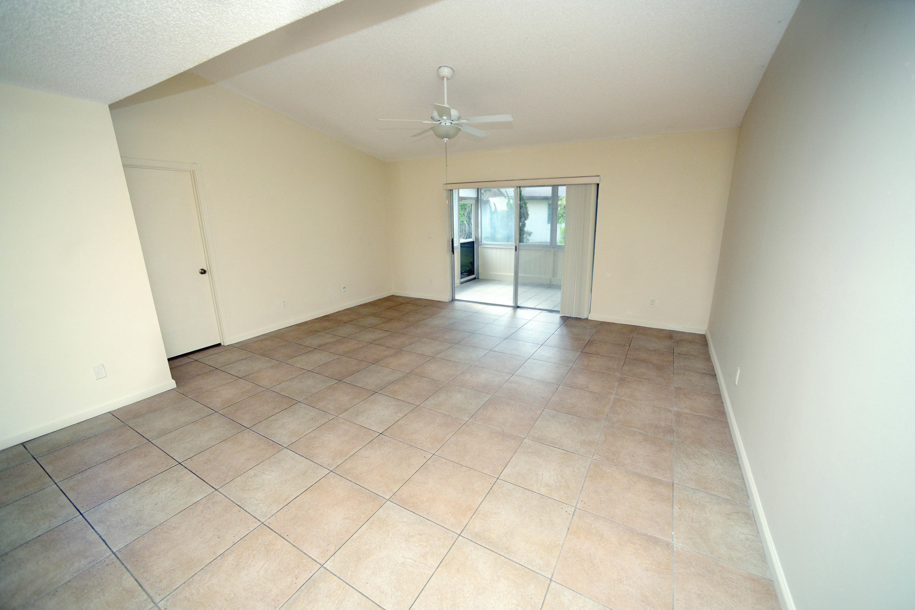 136 Doe Trail Jupiter, FL 33458 - Photo 6 of 16 136 Doe Trail living