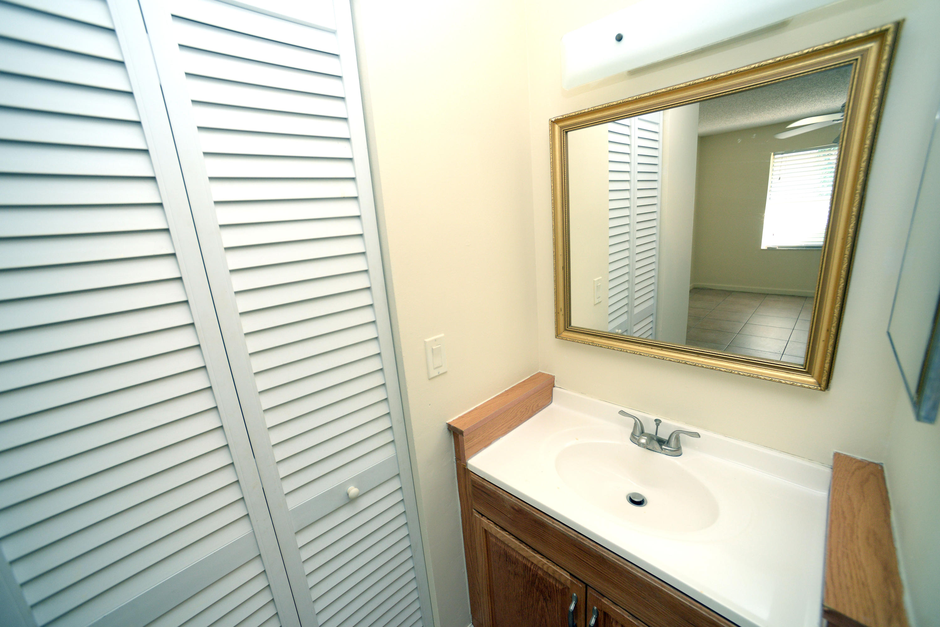 136 Doe Trail Jupiter, FL 33458 - Photo 8 of 16 136 Doe Trail master bath 2