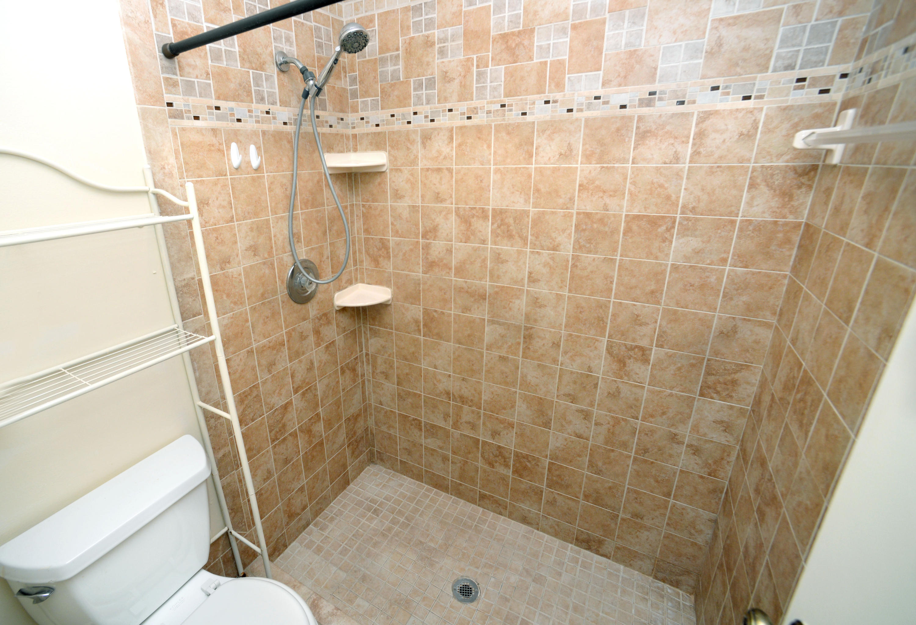 136 Doe Trail Jupiter, FL 33458 - Photo 9 of 16 136 Doe Trail master bath