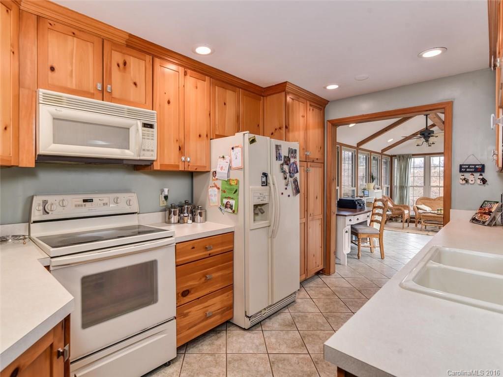 403 North Canton Road Canton, NC 28716 - Photo 5 of 16