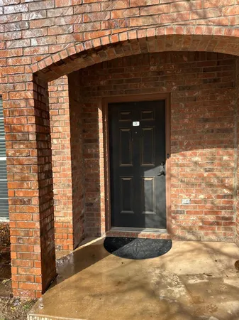 $1,400 | 2108 Main Street, Unit 2, Lubbock, TX 79401