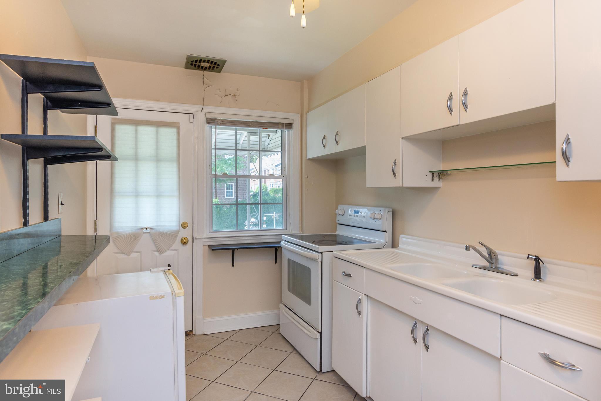 324 Whitfield Road Baltimore, MD 21228 - Photo 9 of 25