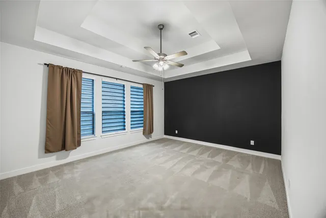 a view of an empty room with a ceiling fan