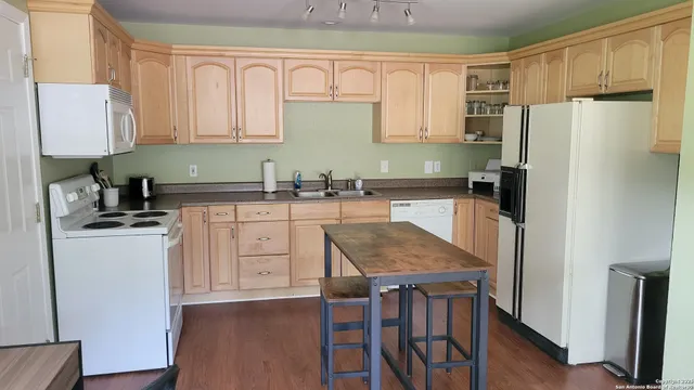 $1,195 | 1108 Canyon Drive, New Braunfels, TX 78130