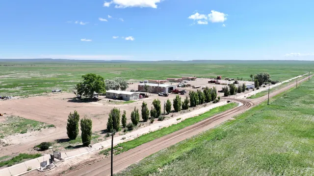 a view of a big room with a big yard