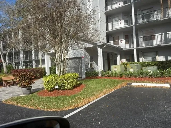 $1,600 | 1351 Southwest 125th Avenue, Unit 205S, Pembroke Pines, FL 33027