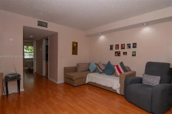 $1,600 | 1351 Southwest 125th Avenue, Unit 205S, Pembroke Pines, FL 33027