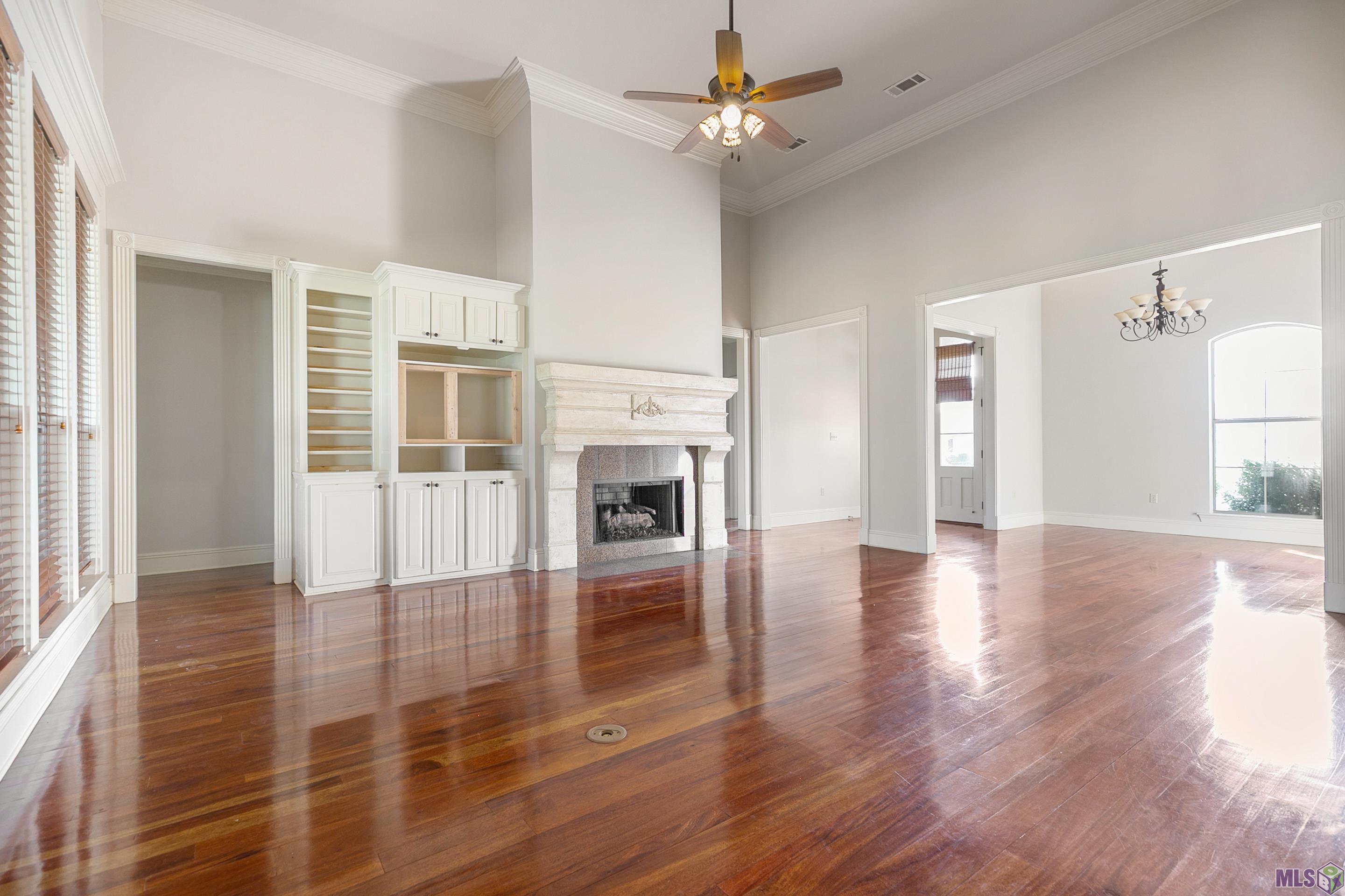 9040 Spring Grove Drive Baton Rouge, LA 70809 - Photo 1 of 3 Living Room