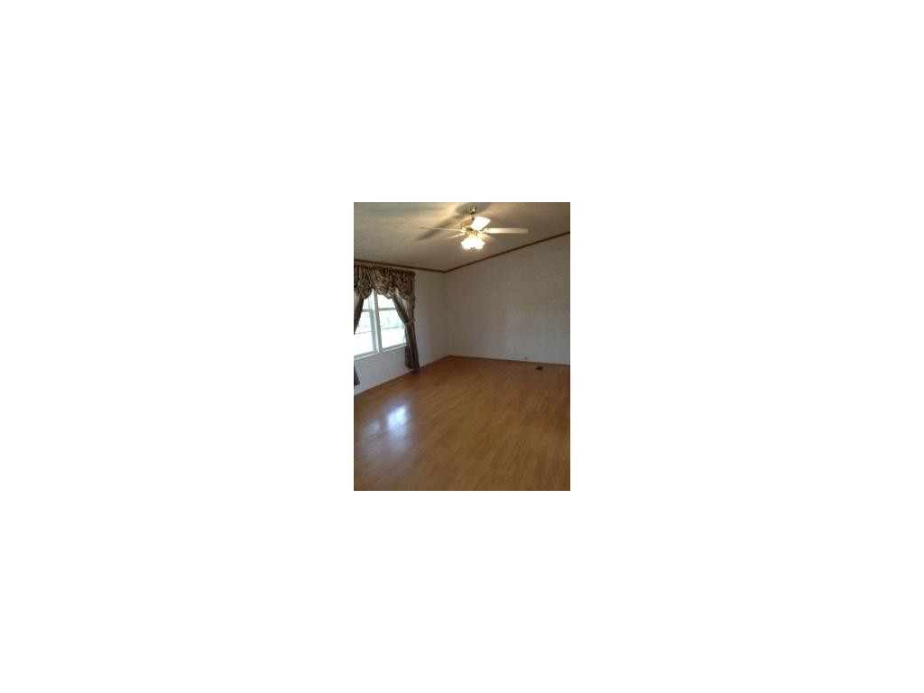 204 Tabernacle Road Chuckey, TN 37641 - Photo 2 of 11 Living room