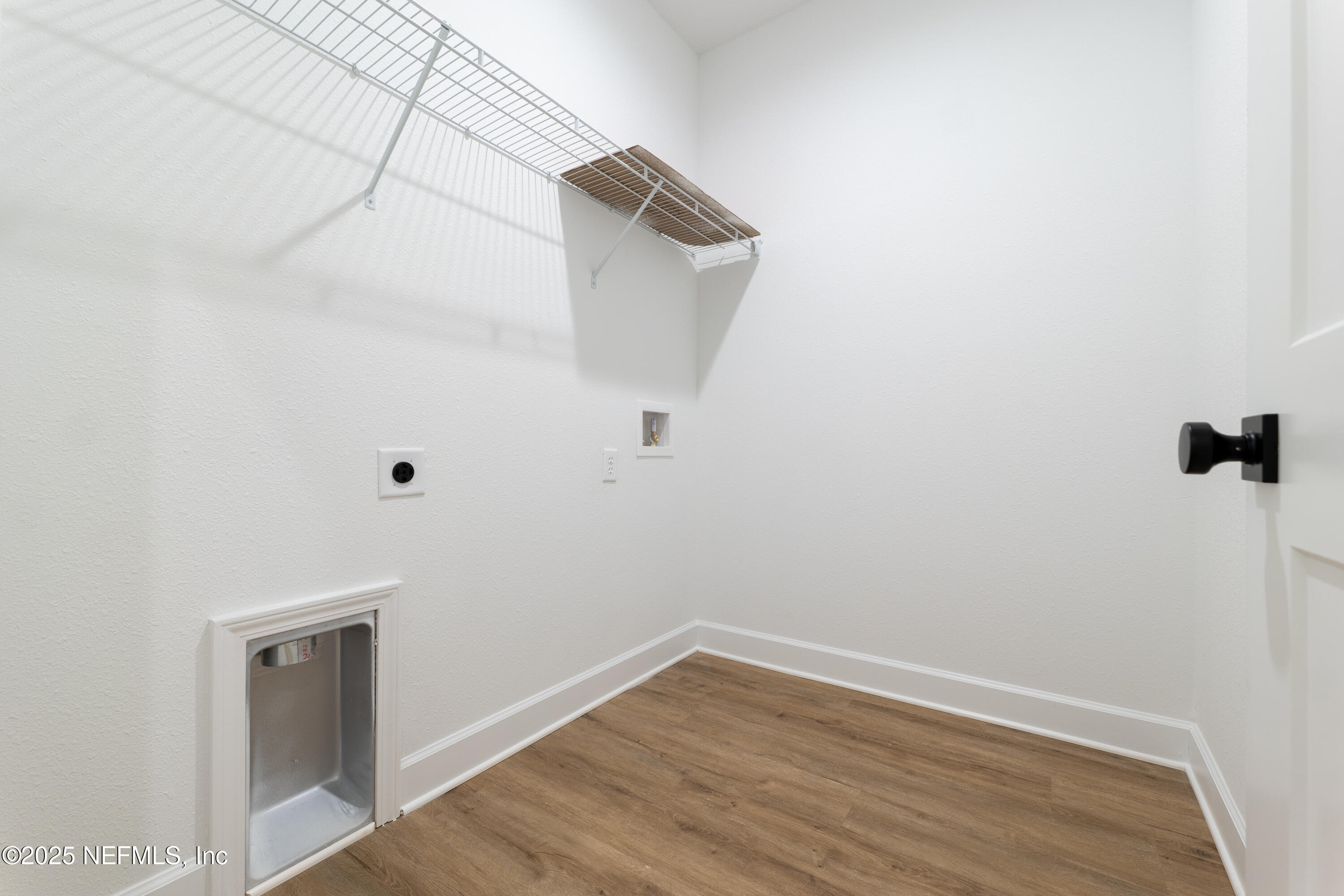 2482 Oleander Avenue Middleburg, FL 32068 - Photo 31 of 34 a view of small space with wooden floor