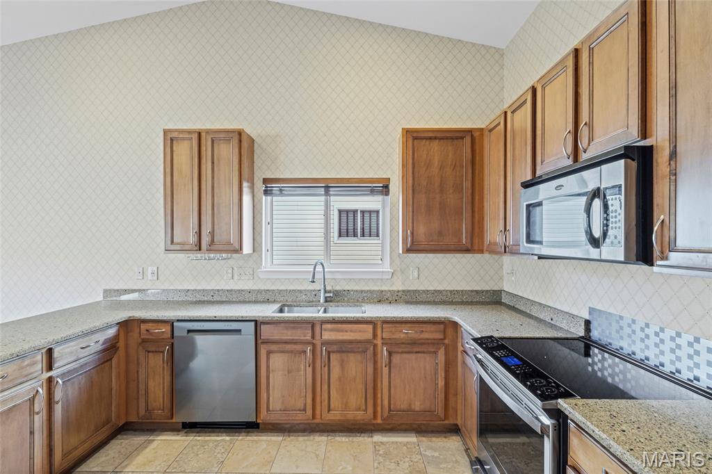 104 Amiot Court Chesterfield, MO 63146 - Photo 15 of 40