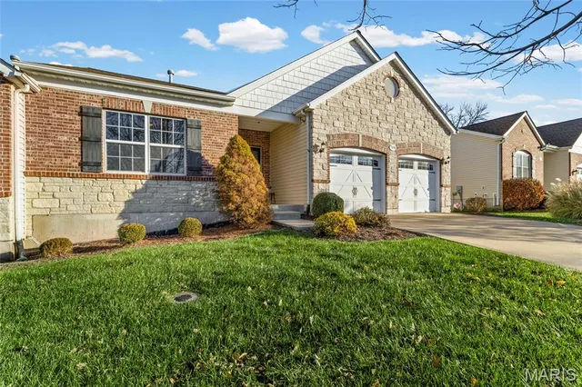 $430,000 | 104 Amiot Court, Chesterfield, MO 63146