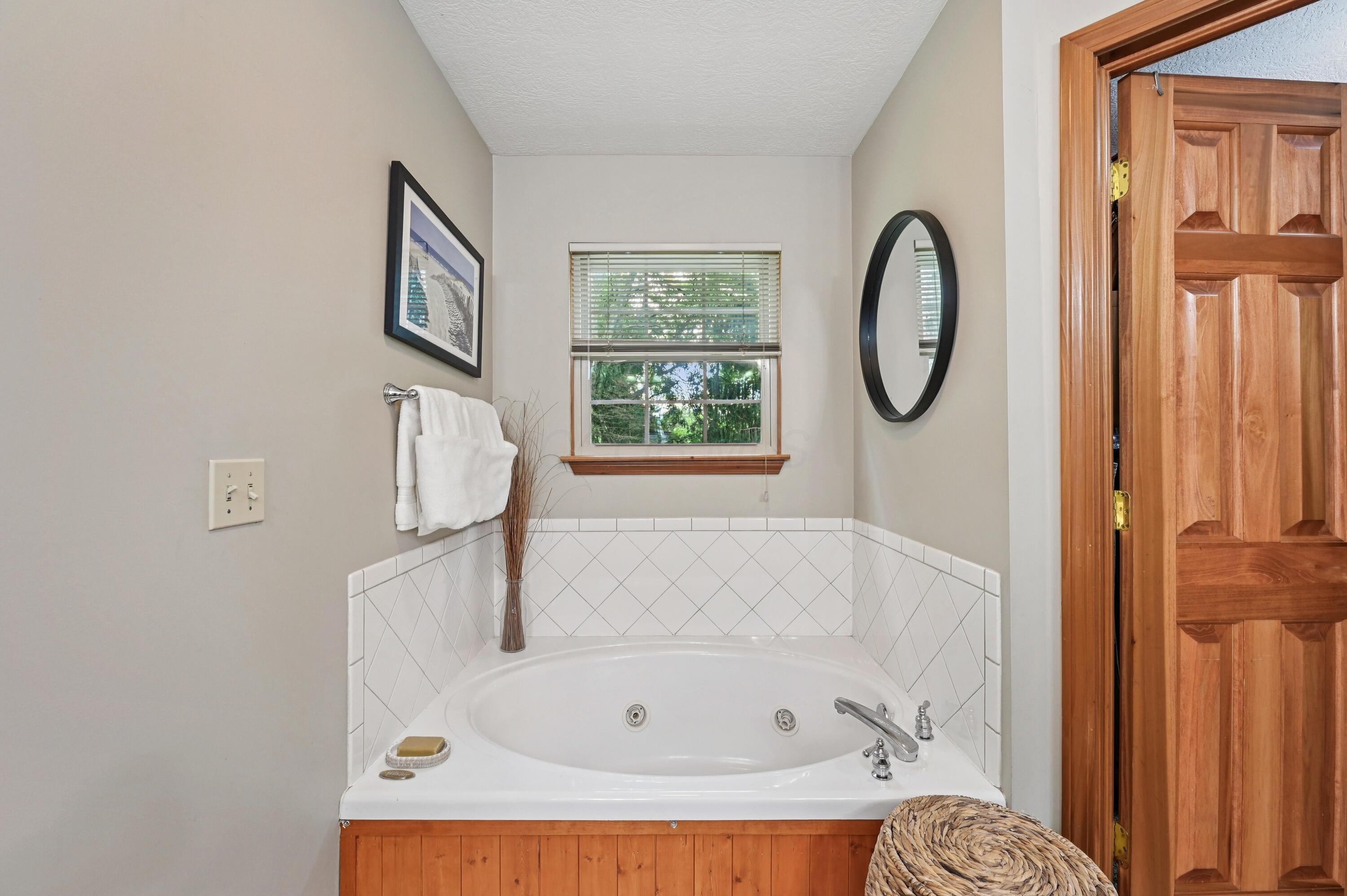 171 Hillgail Road Southwest Pataskala, OH 43062 - Photo 22 of 43 Primary Full Bath
