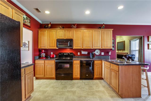 1016 Hummingbird Lane Spring Hill, TN 37174 - Photo 10 of 20 The counters space just keeps going!