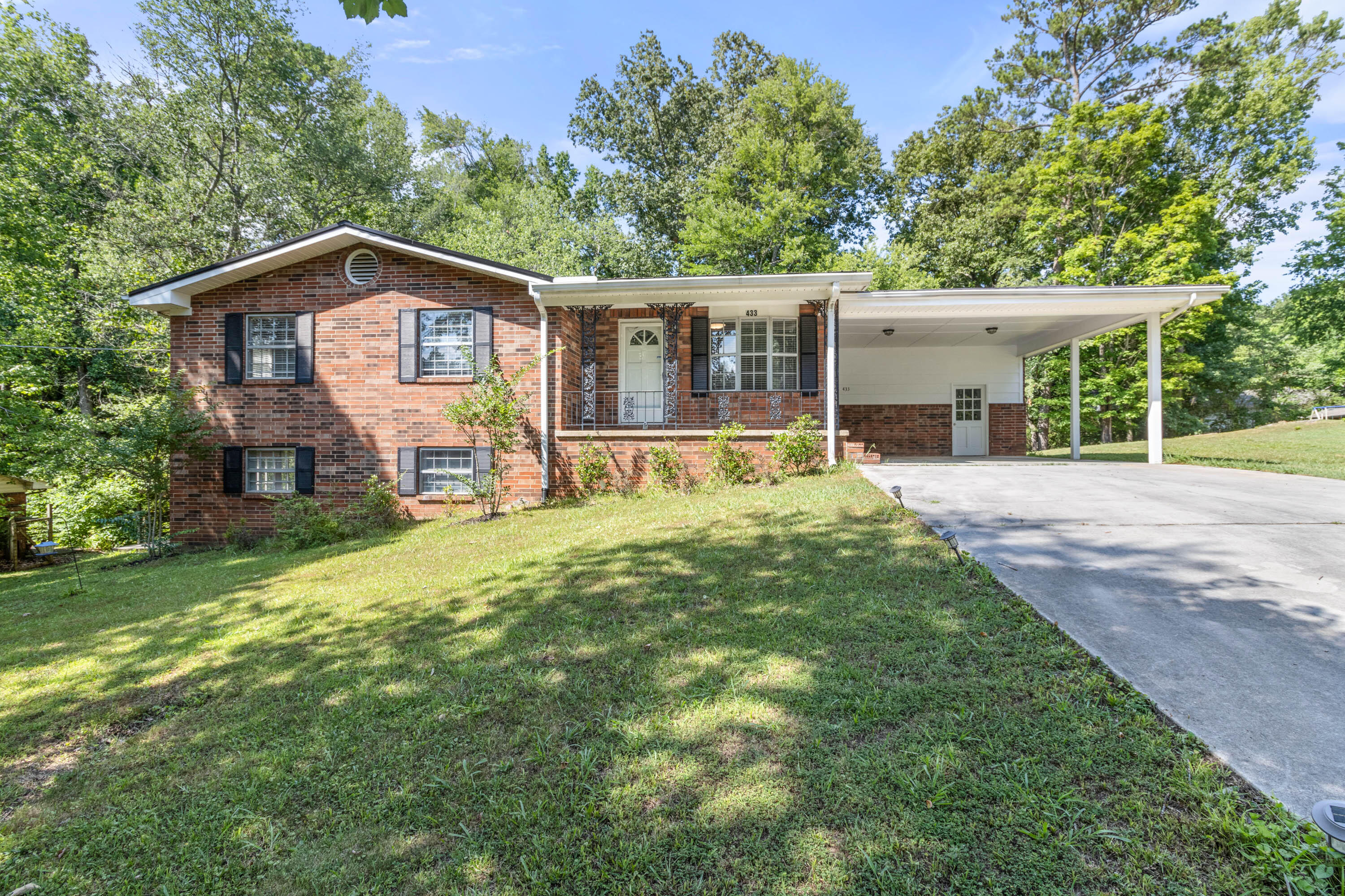 433 Apache Trl Northwest