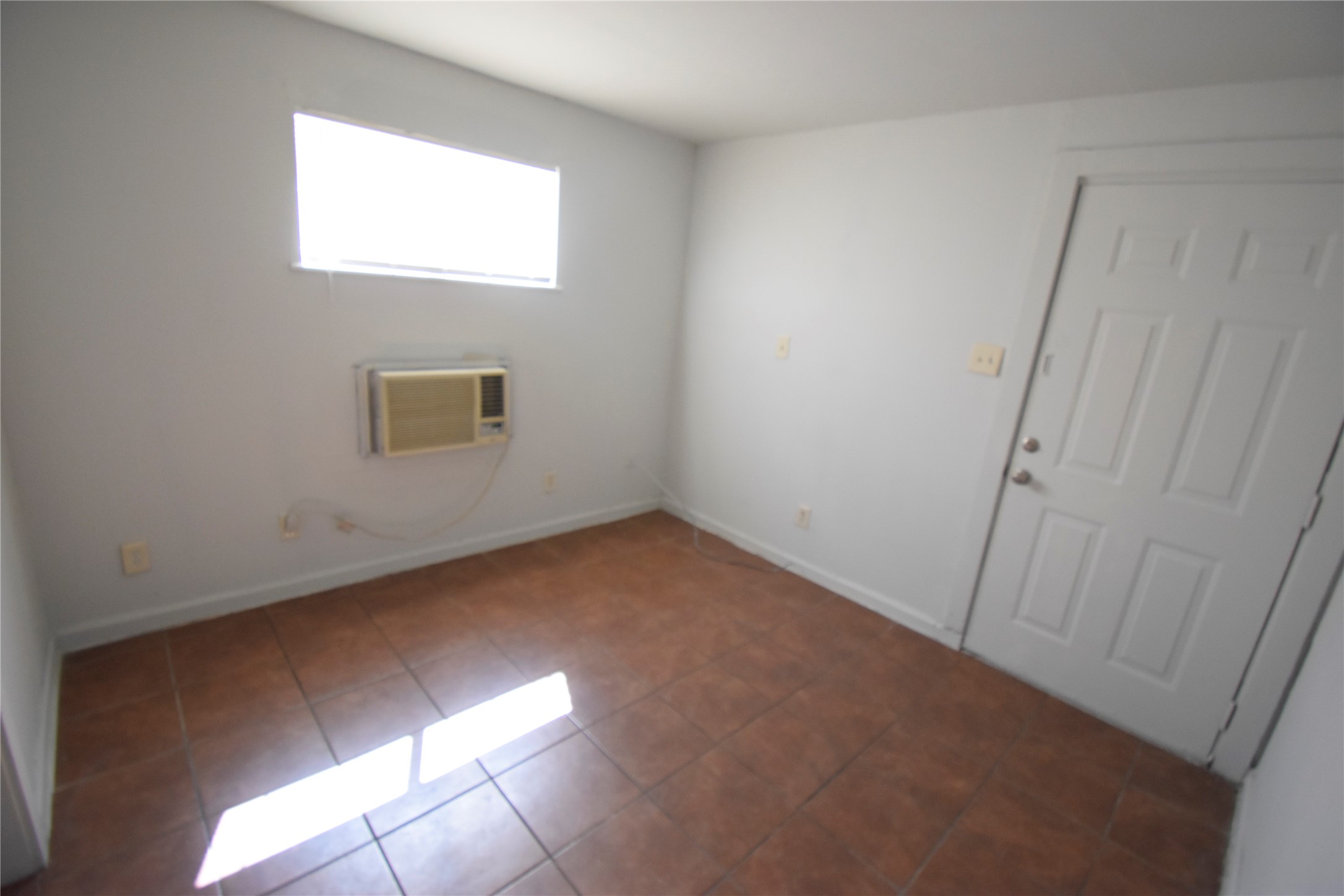 4353 Brinkley Street, Unit 5 Houston, TX 77051 - Photo 6 of 17 an empty room with a window