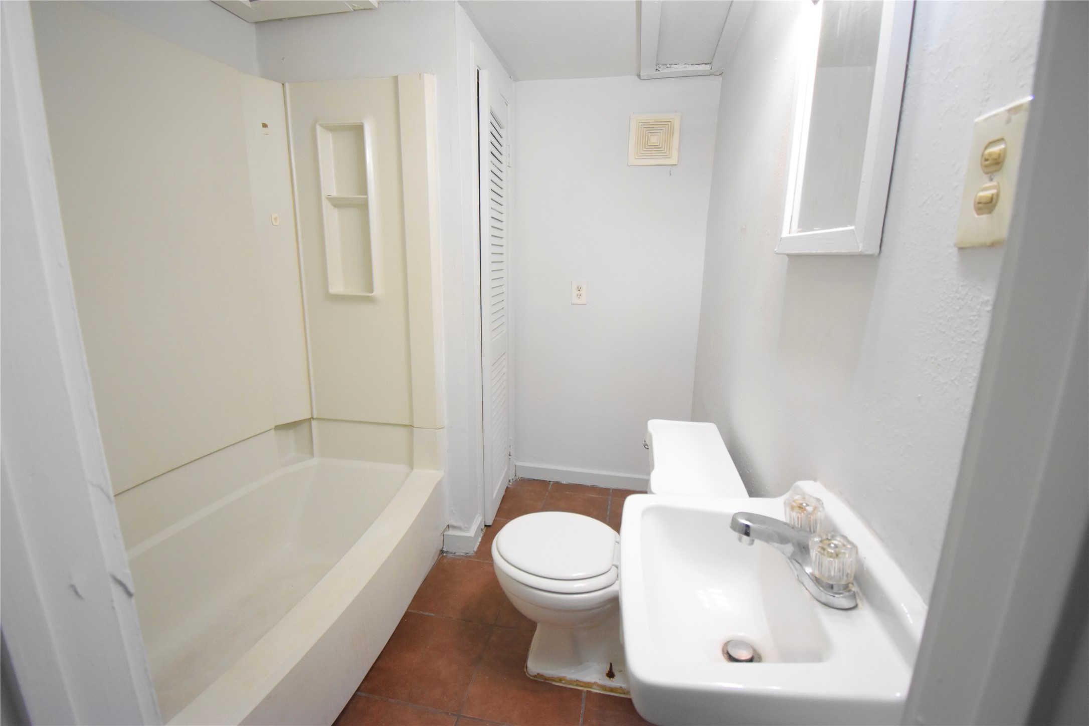 4353 Brinkley Street, Unit 5 Houston, TX 77051 - Photo 10 of 17 a bathroom with a toilet and a bathtub