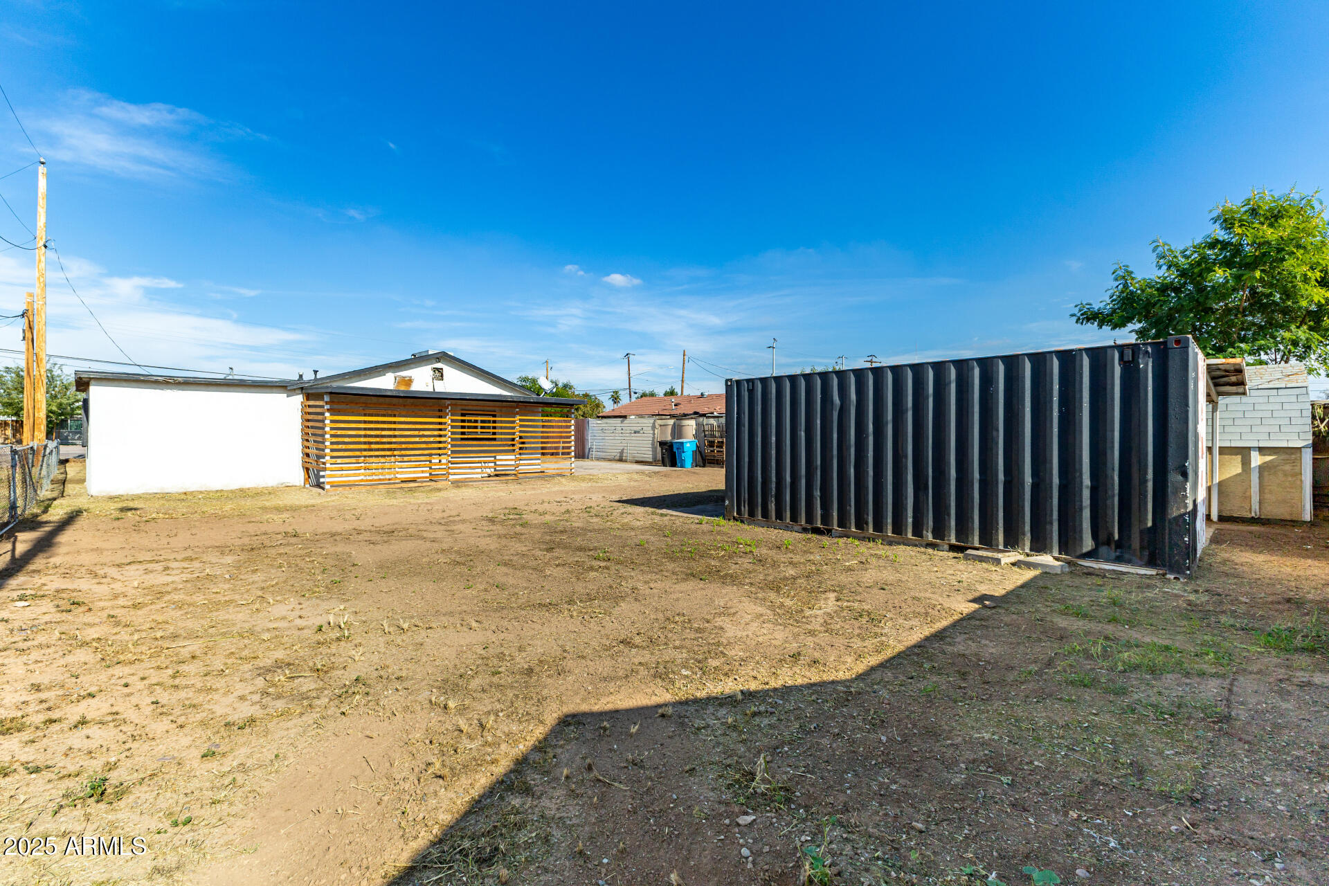 2811 West Pima Street Phoenix, AZ 85009 - Photo 22 of 24 a view of a backyard