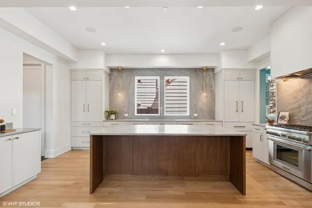 $1,695,000 | 146 Sterling Lane, Wilmette, IL 60091