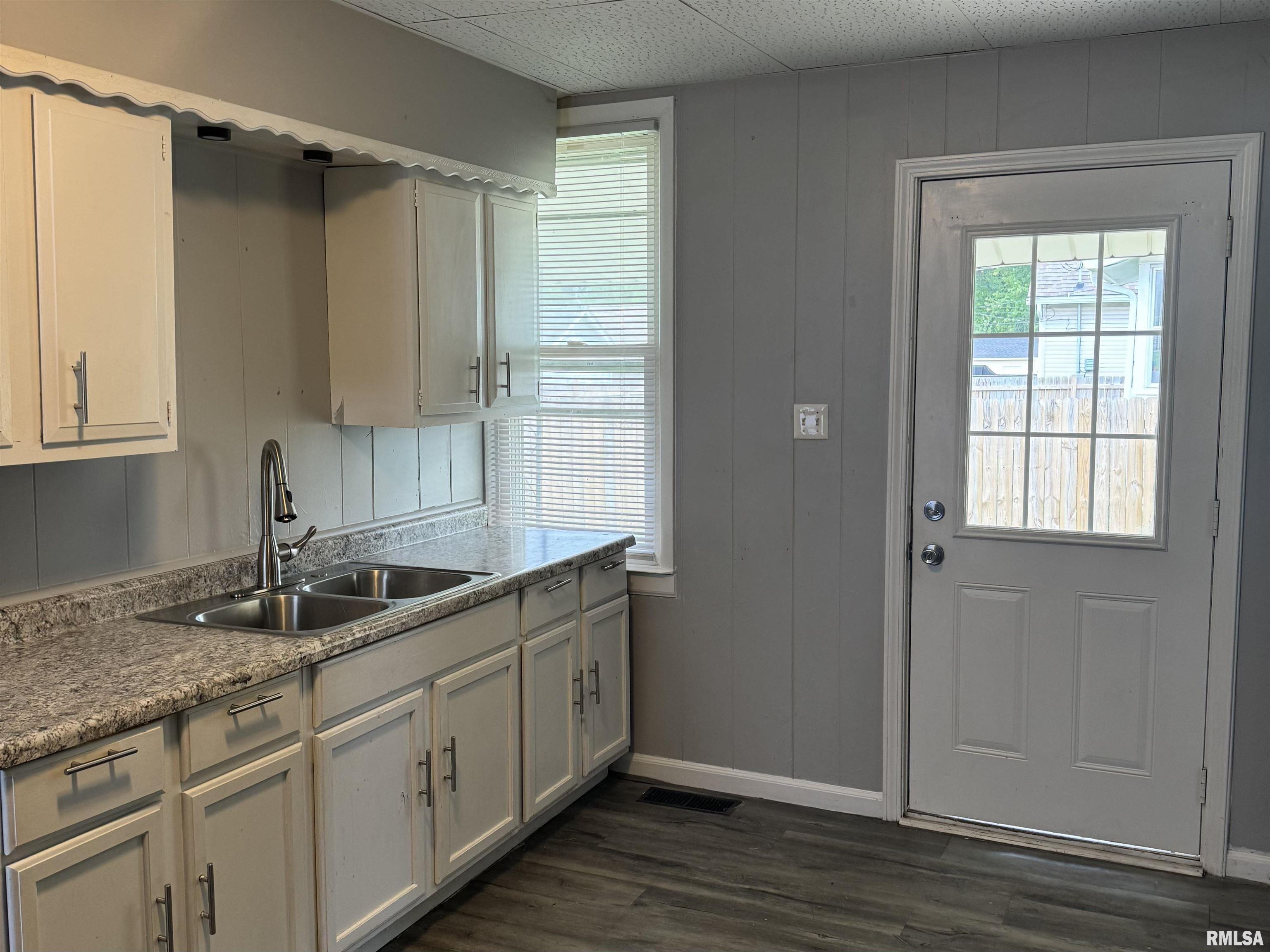 1848 3rd Street Moline, IL 61265 - Photo 11 of 21 Gallery Image 11