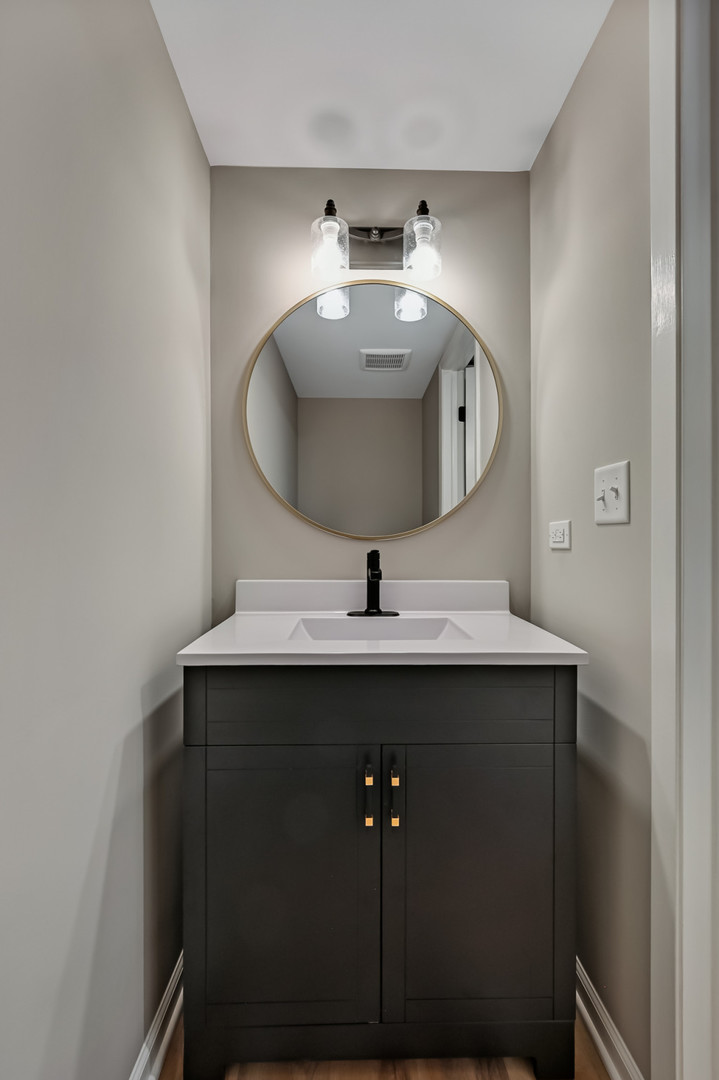 27 Windward Circle Willowbrook, IL 60527 - Photo 23 of 35 a bathroom with a sink and mirror
