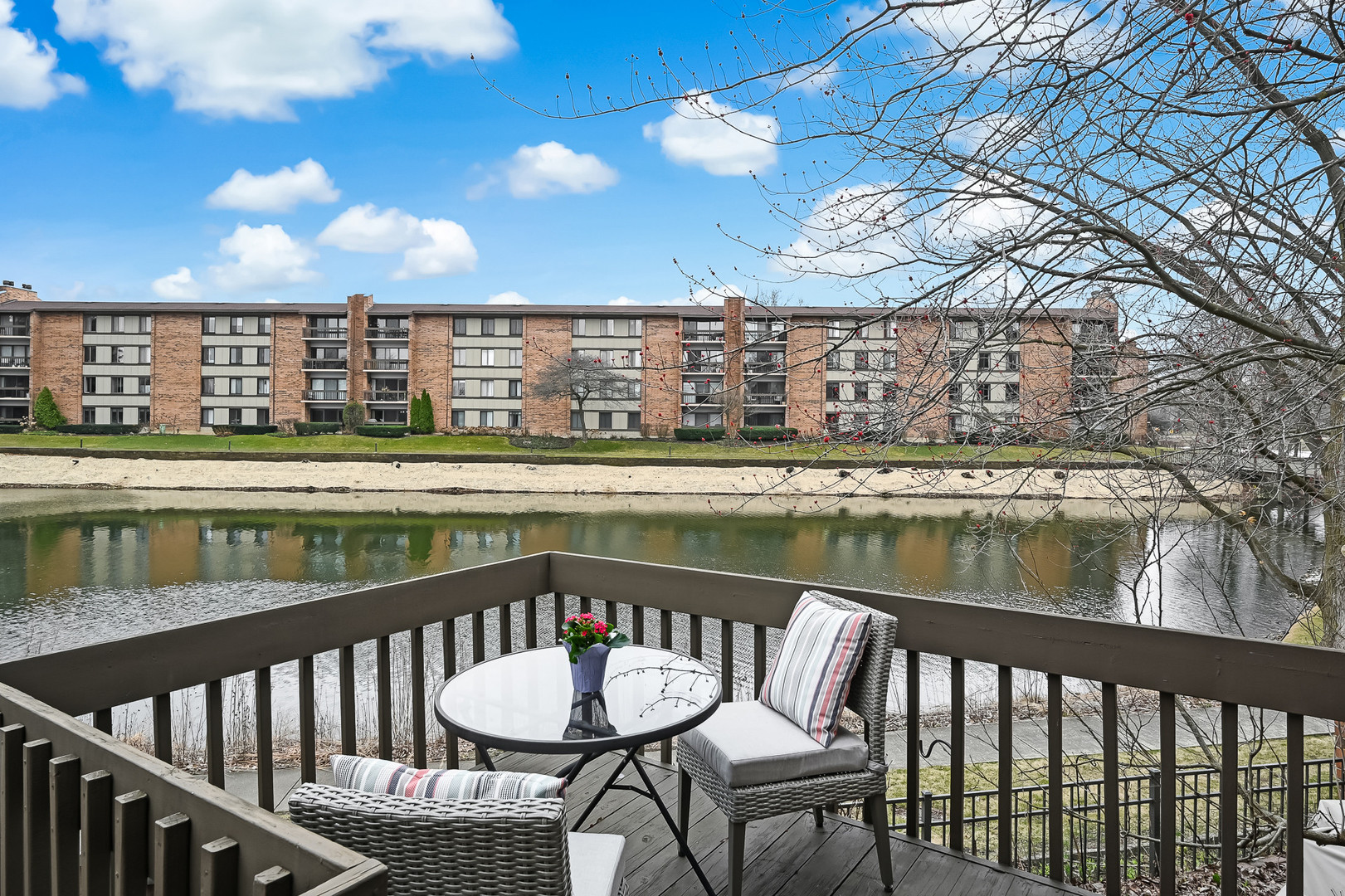 27 Windward Circle Willowbrook, IL 60527 - Photo 27 of 35 a view of a chairs and table in the balcony