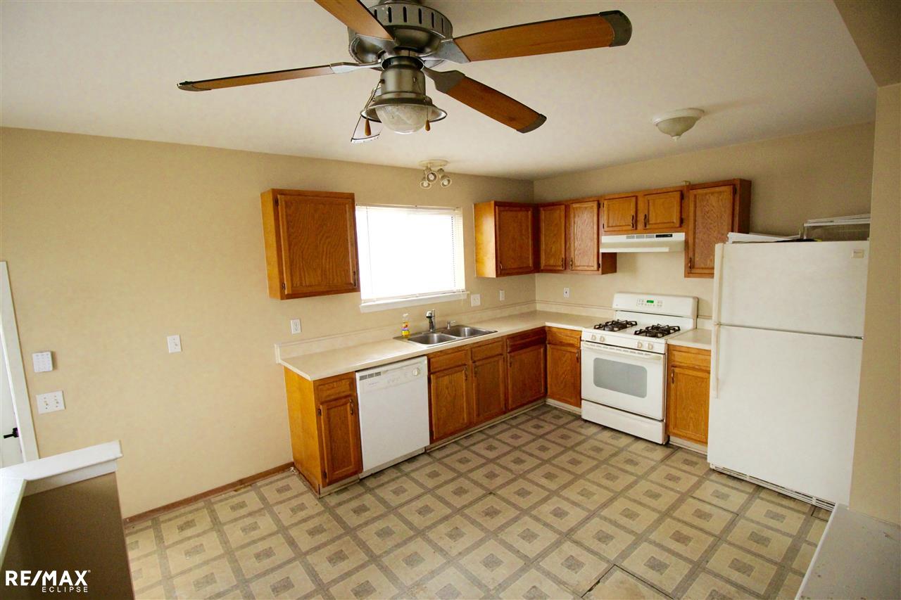 4135 Stephens Road Warren, MI 48091 - Photo 5 of 16 31314510-4.JPG