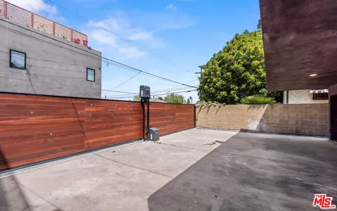 $6,150 | 667 Brooks Avenue, Unit 3, Venice, CA 90291