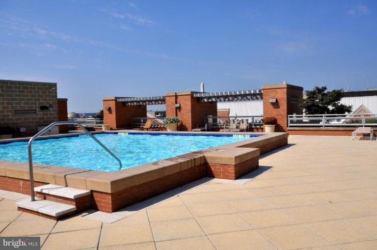 631 D Street Northwest, Unit 1037 Washington, DC 20004 - Photo 9 of 19 Rooftop Pool with city-wide view