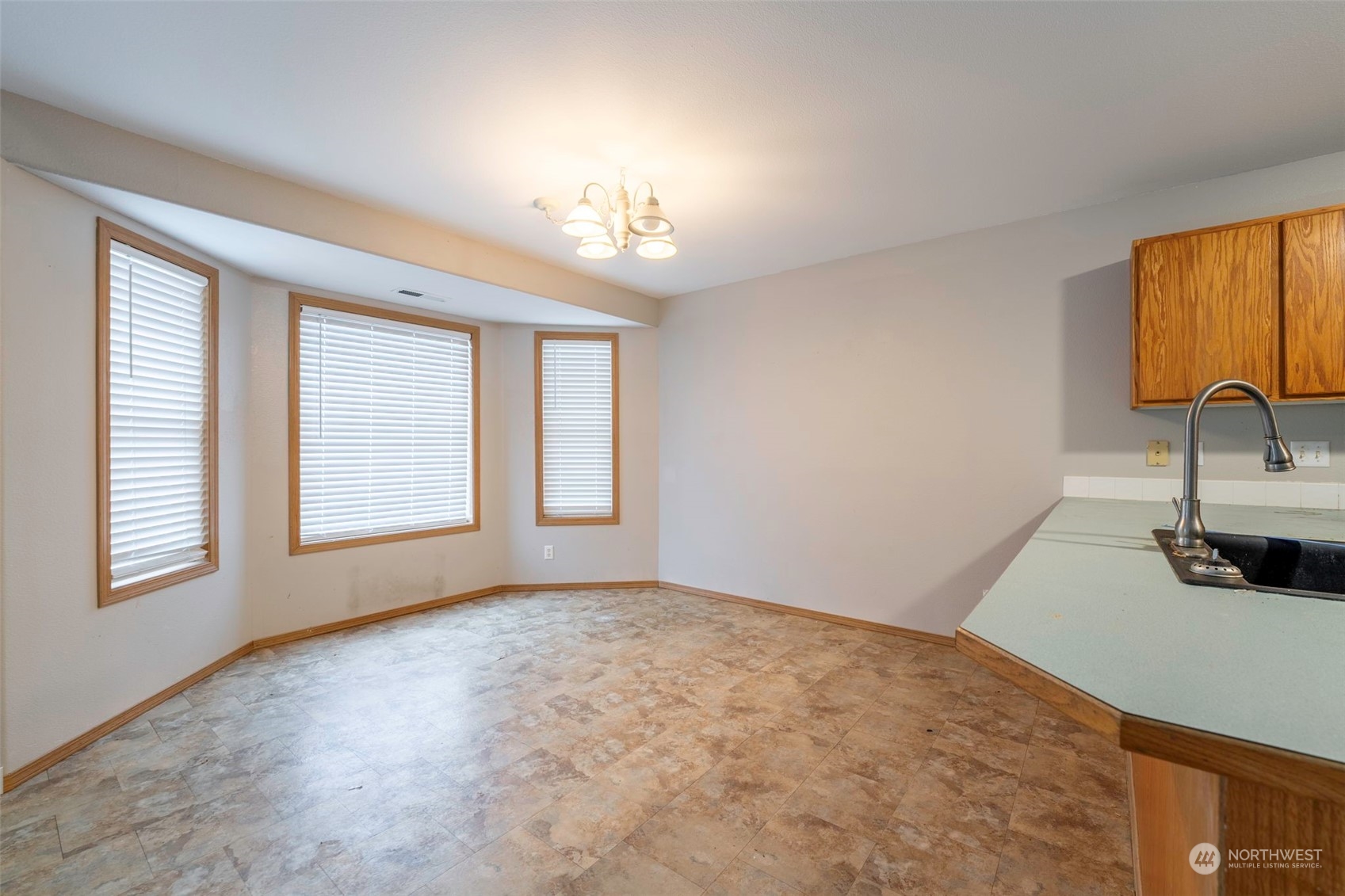 1537 West 24th Loop Kennewick, WA 99337 - Photo 4 of 20 Gallery Image 4