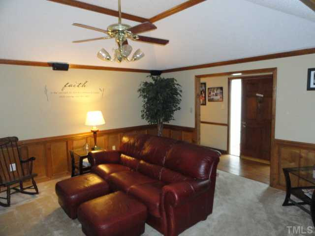 1760 Ranch Road Clayton, NC 27520 - Photo 4 of 18 Living Room with ceiling fan
