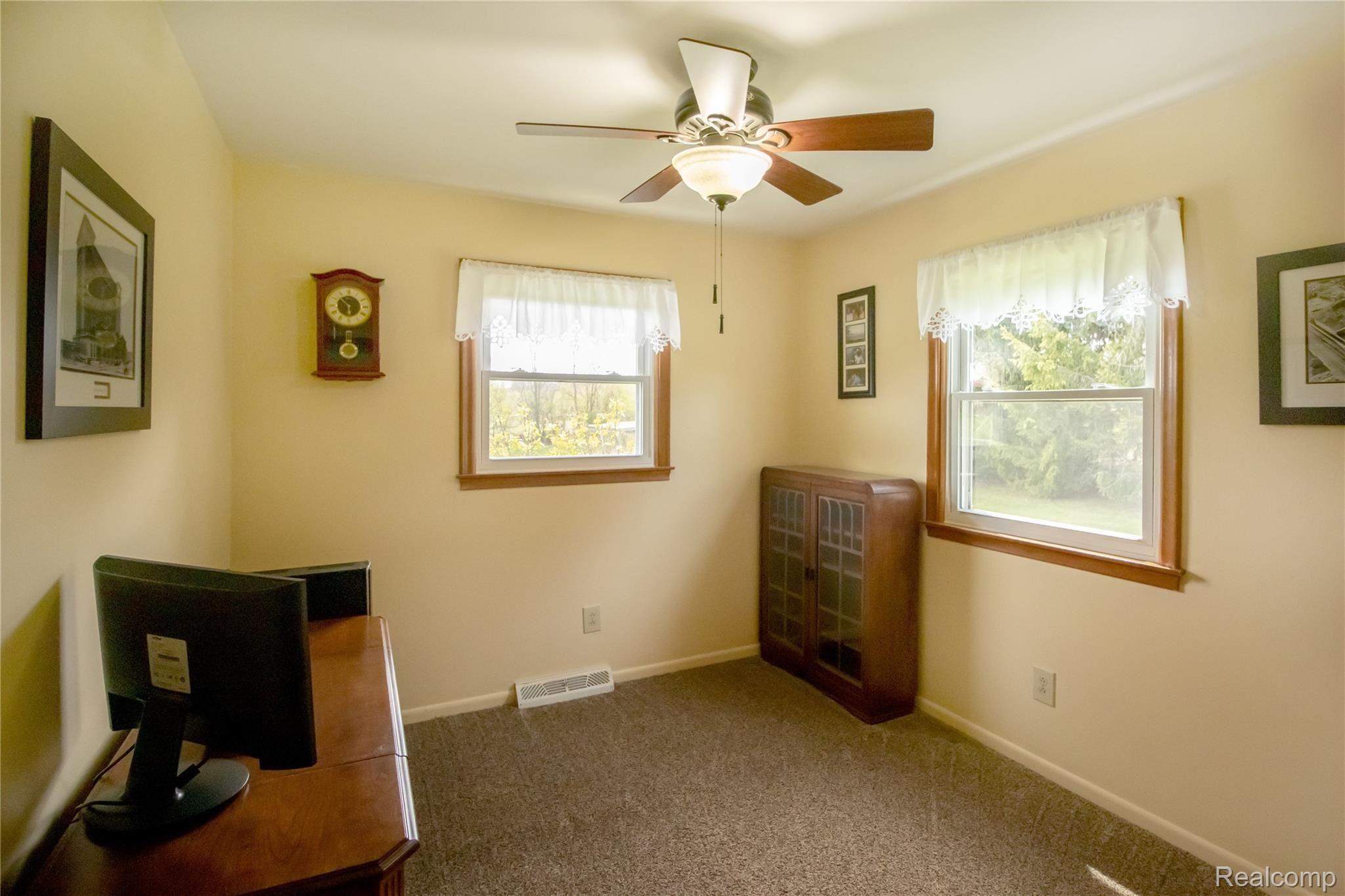 287 Triangle Lake Road Howell, MI 48843 - Photo 10 of 26 IMG_0271.jpg