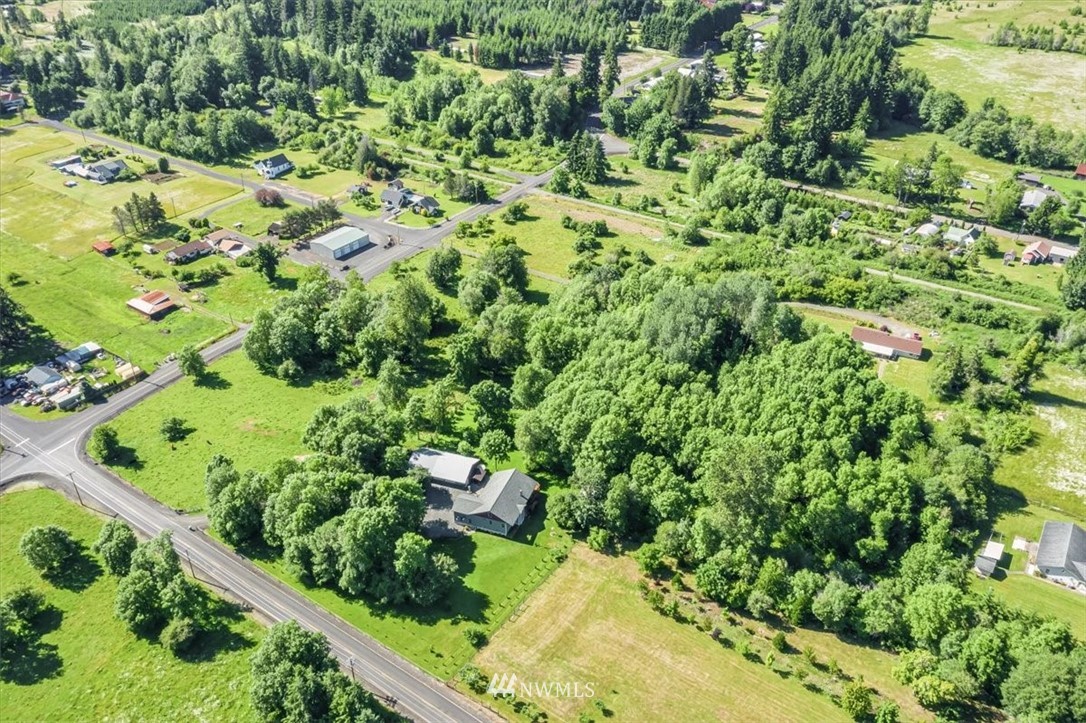 768 Leudinghaus Road Chehalis, WA 98532 - Photo 33 of 35 a view of a garden with a tree
