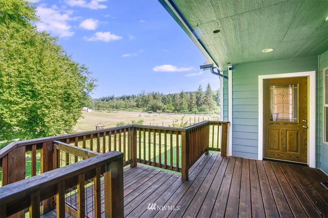 768 Leudinghaus Road Chehalis, WA 98532 - Photo 8 of 35 a balcony with wooden floor and outdoor space