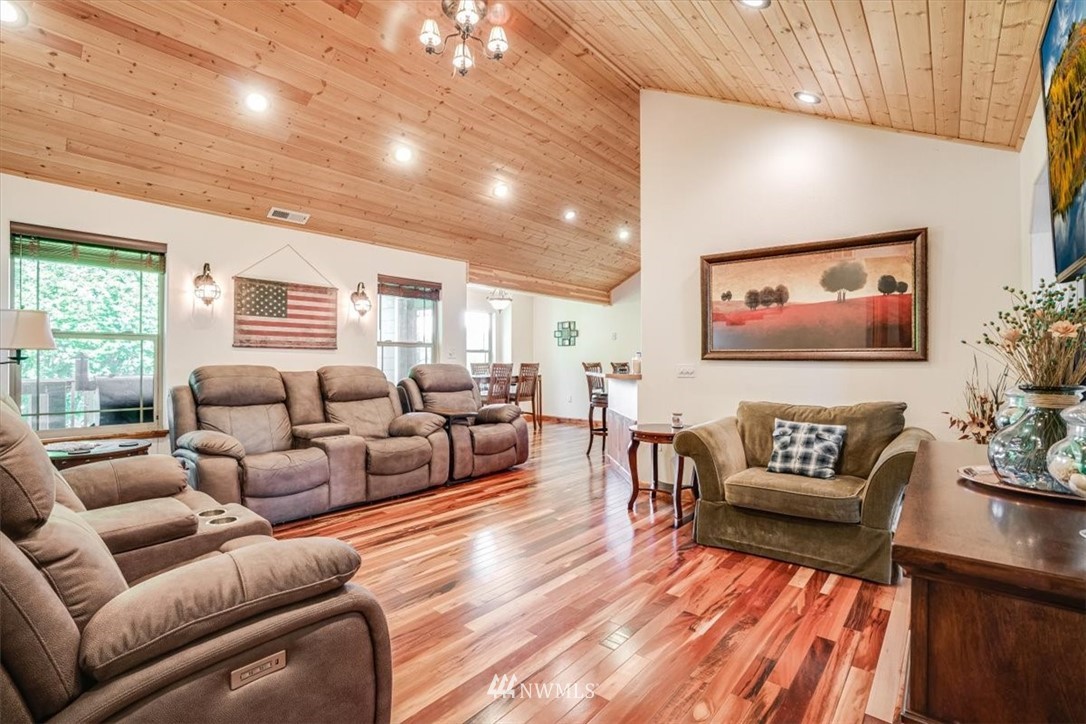 768 Leudinghaus Road Chehalis, WA 98532 - Photo 10 of 35 a living room with furniture and a wooden floor
