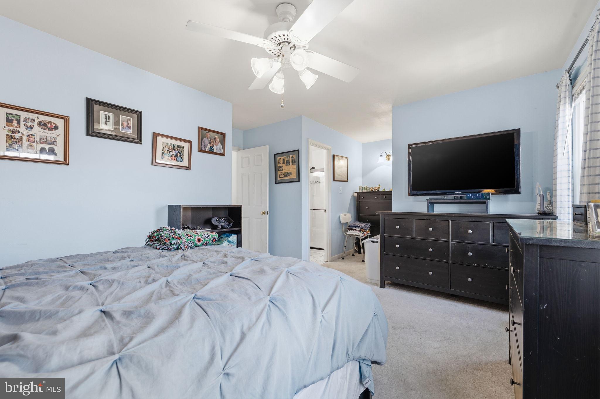 4357 Cub Run Road Chantilly, VA 20151 - Photo 18 of 40 a bedroom with a bed and a flat screen tv