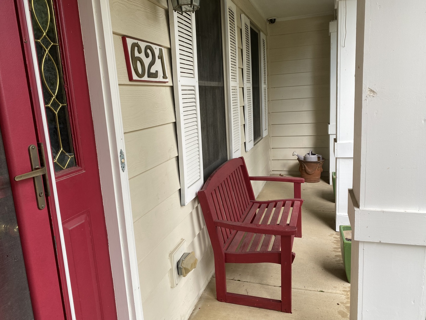 621 Young Avenue Batavia, IL 60510 - Photo 2 of 32 a living room with furniture and a window