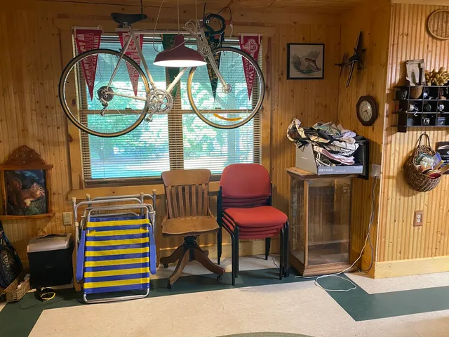 a view of a livingroom with furniture and storage