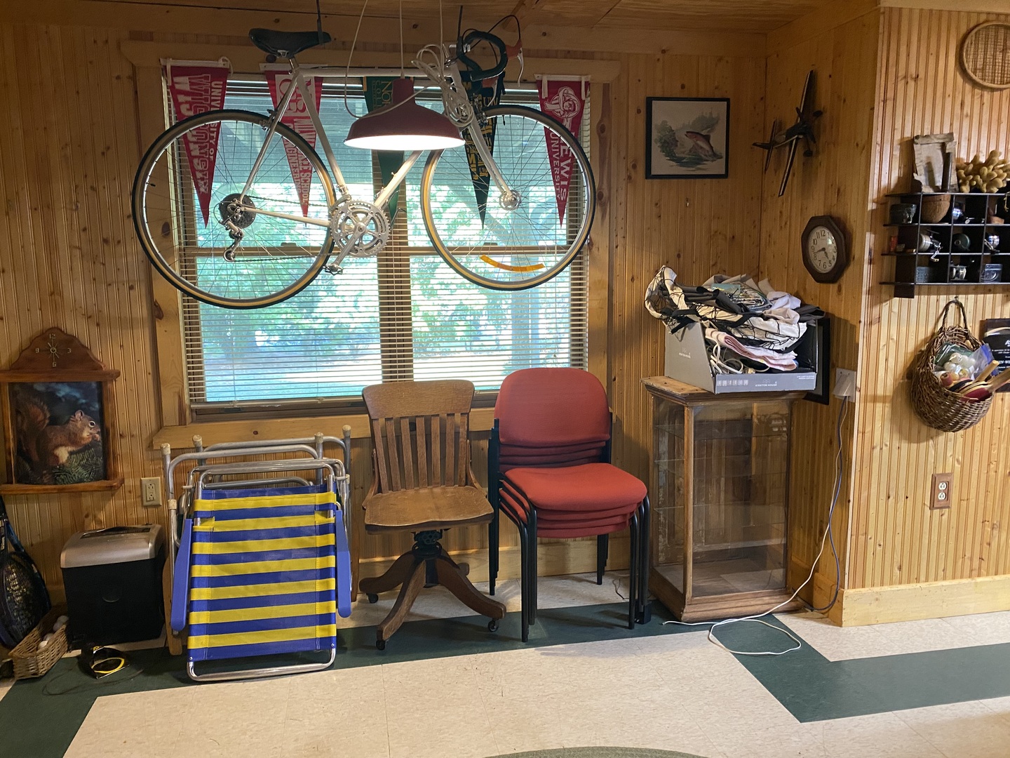 621 Young Avenue Batavia, IL 60510 - Photo 27 of 32 a bathroom with a sink a mirror and a toilet