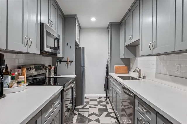 $790,000 | 2345 Roscomare Road, Unit 302, Los Angeles, CA 90077