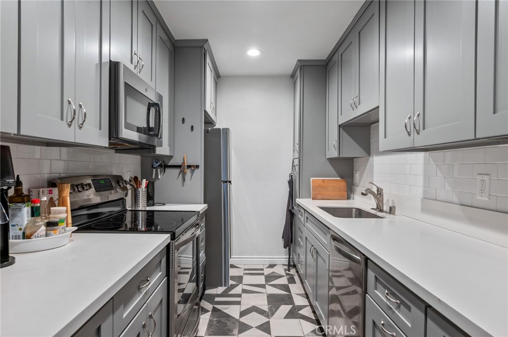 2345 Roscomare Road, Unit 302 Los Angeles, CA 90077 - Photo 23 of 37