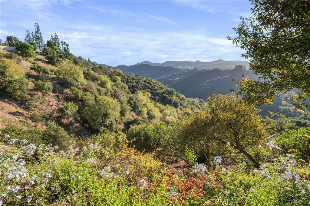 2345 Roscomare Road, Unit 302 Los Angeles, CA 90077 - Photo 29 of 37