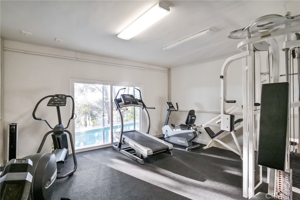 2345 Roscomare Road, Unit 302 Los Angeles, CA 90077 - Photo 34 of 37