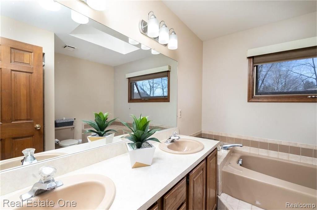 1312 Kingspath Drive Rochester Hills, MI 48306 - Photo 21 of 24