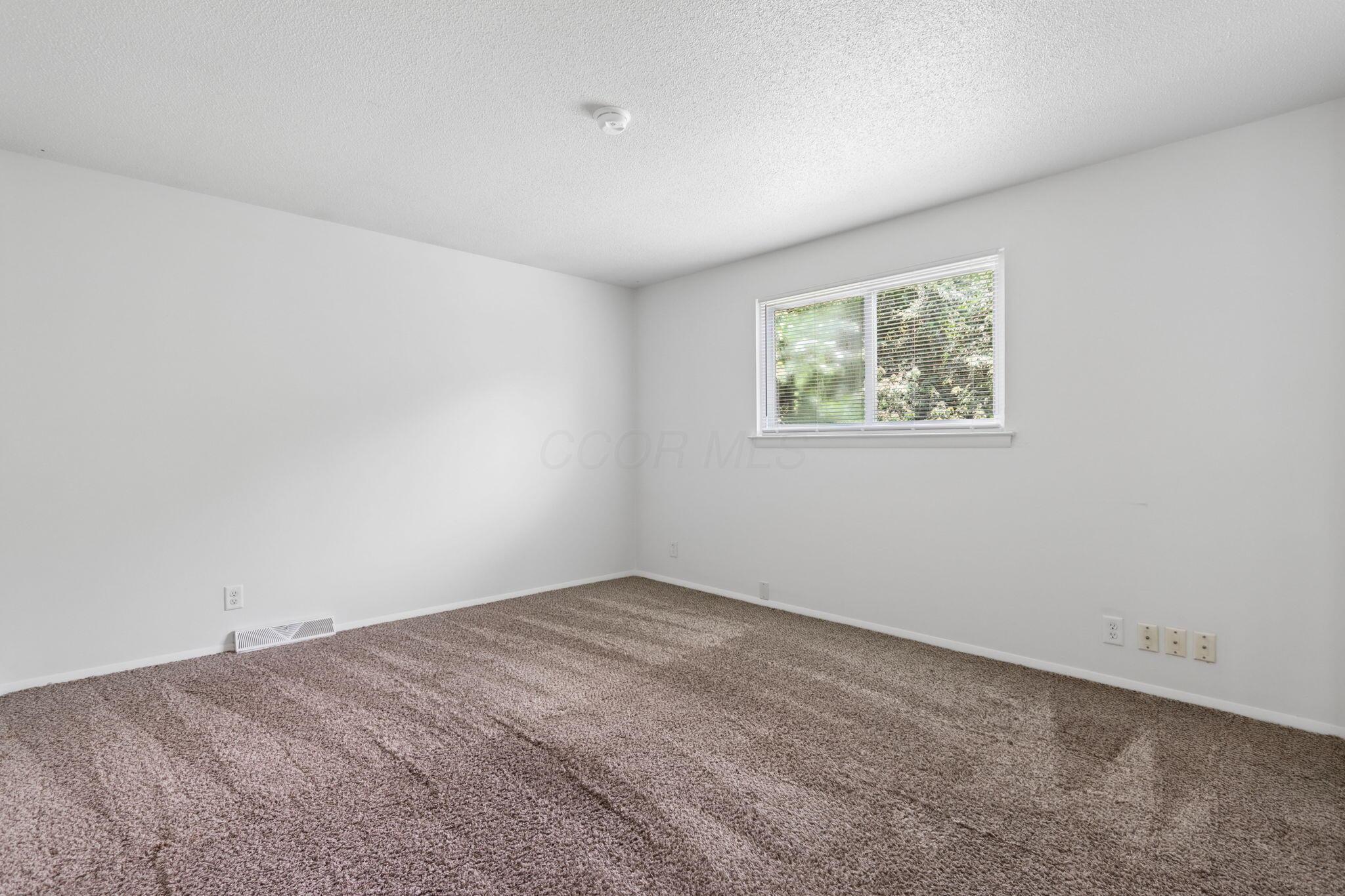 4838 Refugee Road Columbus, OH 43232 - Photo 16 of 27 18-web-or-mls-4838-refugee-rd