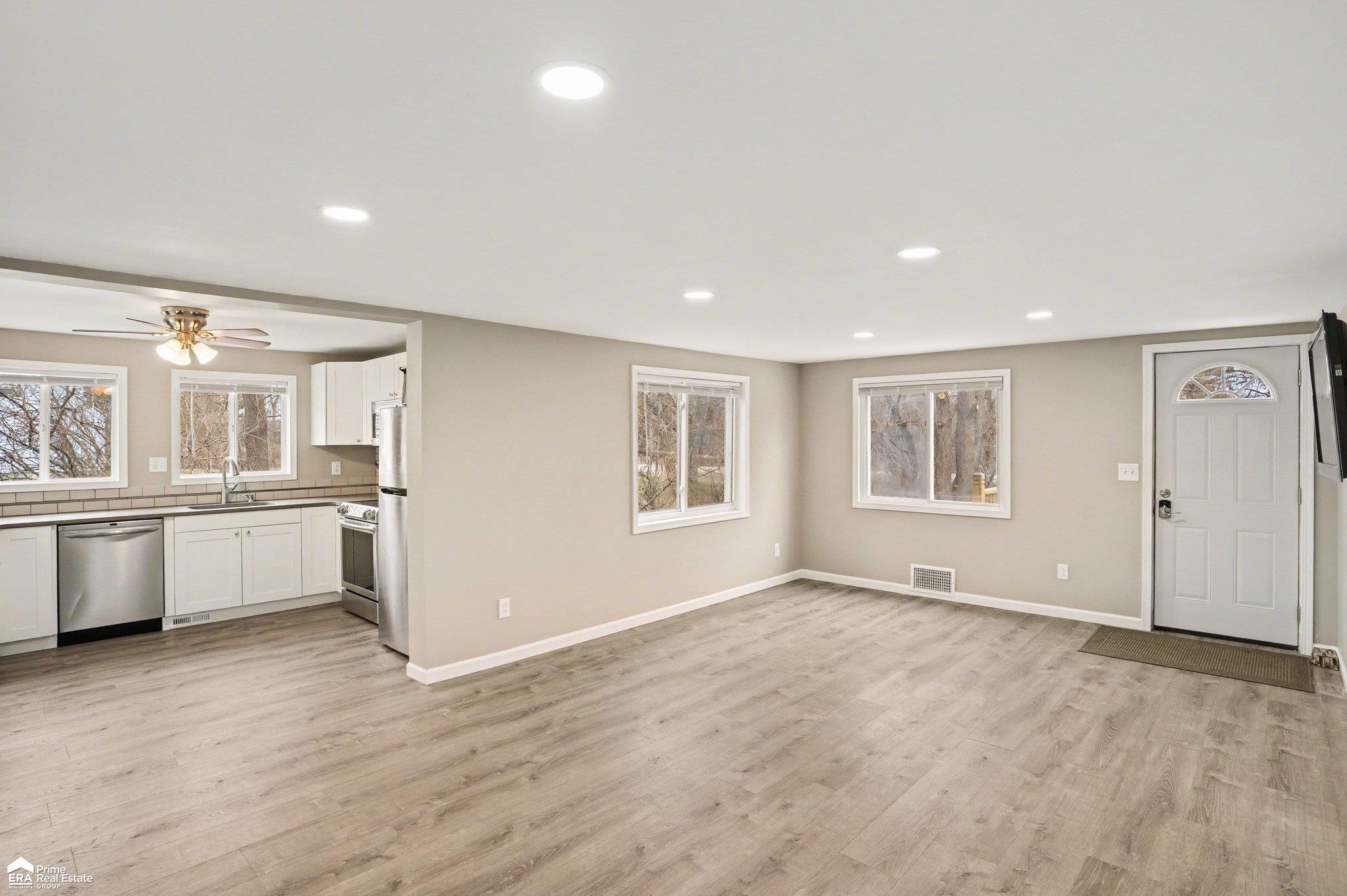 4072 Crosby Road Flint, MI 48506 - Photo 11 of 41 50202130-83bf030f-1925-4dff-8f2e-12ea378bbc53.JPG